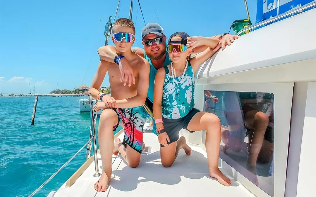 Isla Mujeres Catamaran Tour with Open Bar, Snorkelling and Buffet Image 9