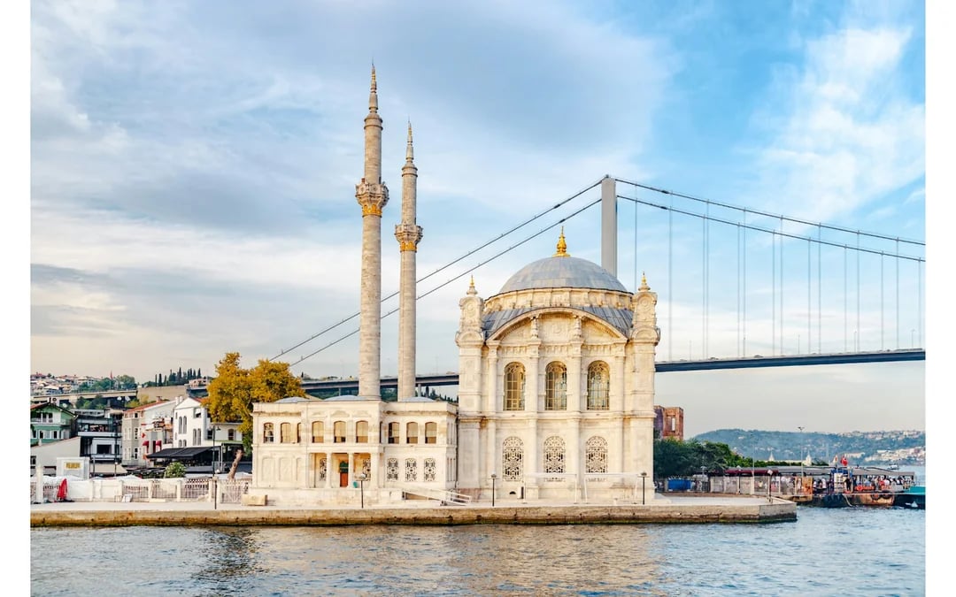 Istanbul 4-Day Guided Tour with Hotel, Airport Transfers, Tickets & Bosphorus Cruise Image 1