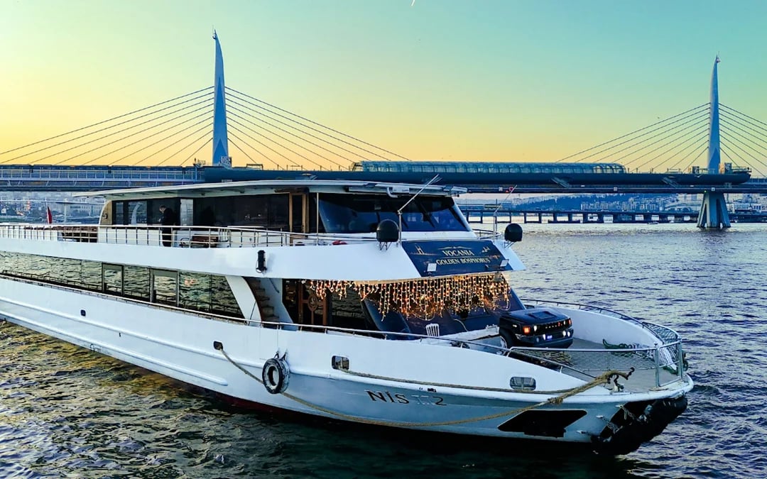 Istanbul Bosphorus Dinner Cruise with Unlimited Alcoholic Drinks and Turkish Night Show Image 7
