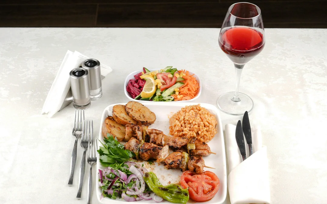 Istanbul: Bosphorus Lunch Cruise with Guide & Drinks Image 3