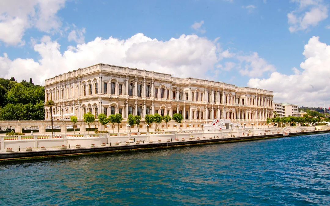 Istanbul: Bosphorus Lunch Cruise with Guide & Drinks Image 5