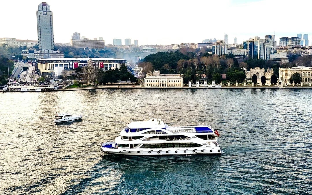 Istanbul: Bosphorus Lunch Cruise with Guide & Drinks Image 7