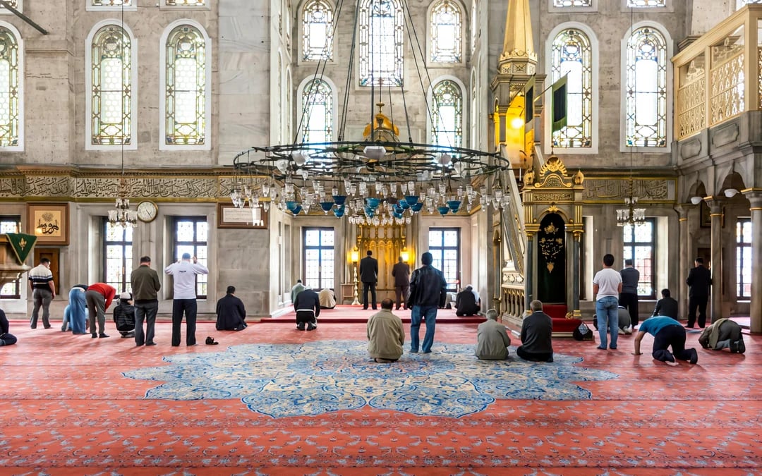 Istanbul: Bosphorus Sightseeing Cruise with Pierre Loti Cable Car & Guided Neighborhood Tour Image 3
