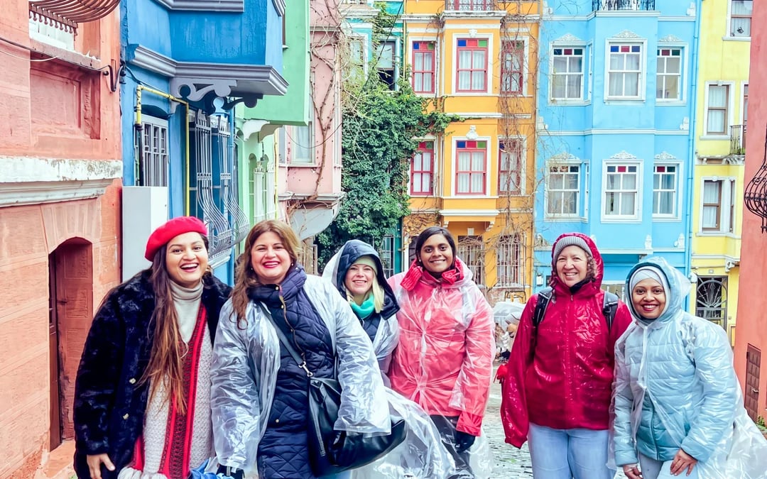 Istanbul: Bosphorus Sightseeing Cruise with Pierre Loti Cable Car & Guided Neighborhood Tour Image 5