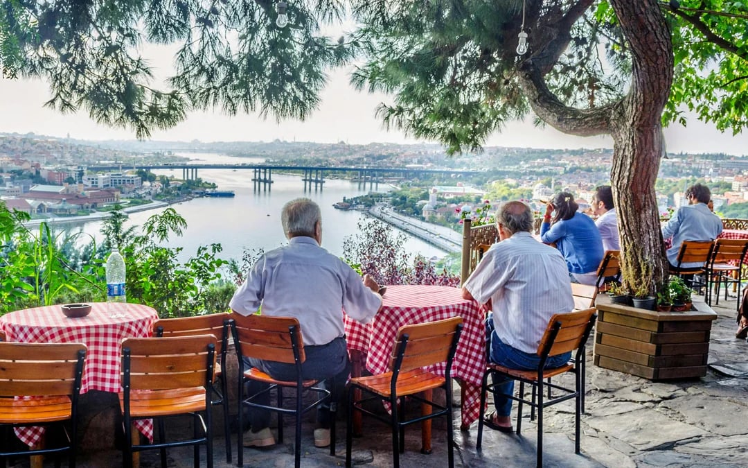 Istanbul: Bosphorus Sightseeing Cruise with Pierre Loti Cable Car & Guided Neighborhood Tour Image 8