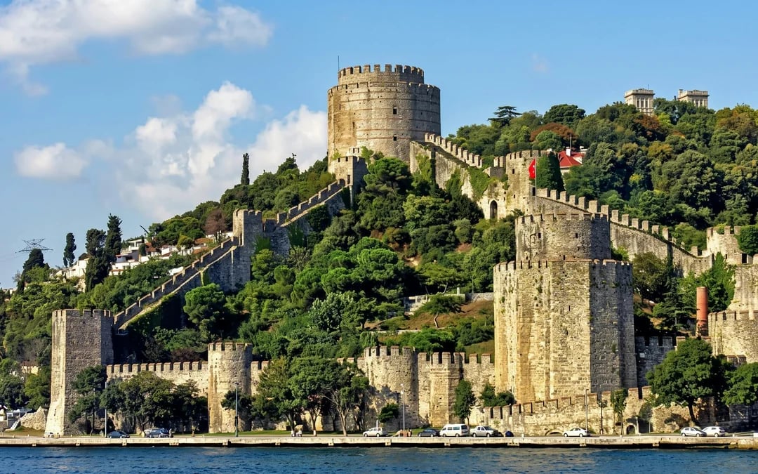 Istanbul Golden Horn and Bosphorus Sightseeing Cruise with Guide Image 9