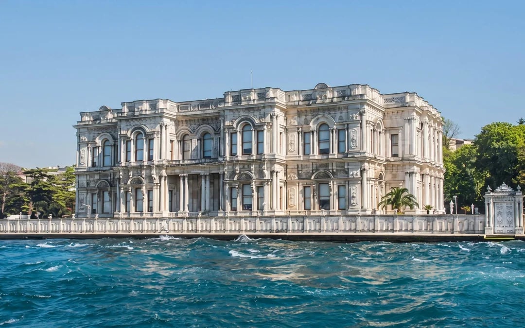 Istanbul Golden Horn and Bosphorus Sightseeing Cruise with Guide Image 10