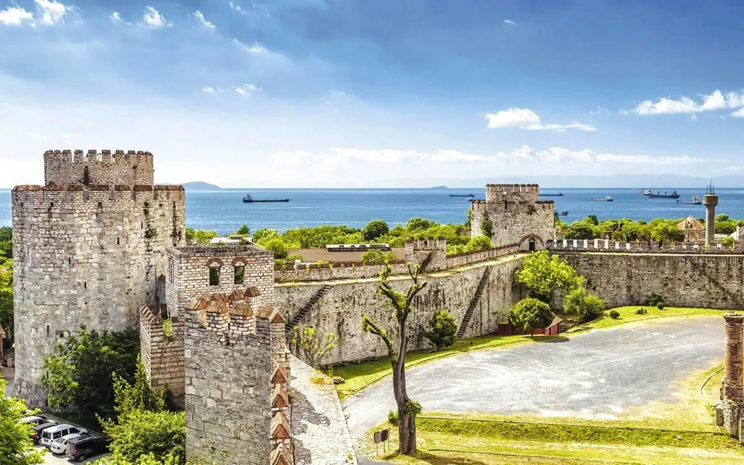 Istanbul Guided Tour with Bosphorus Yacht Cruise Image 3