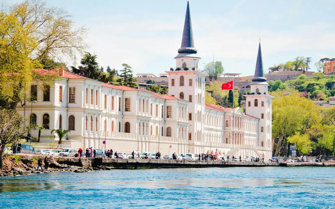 Istanbul Guided Tour with Bosphorus Yacht Cruise Image 9