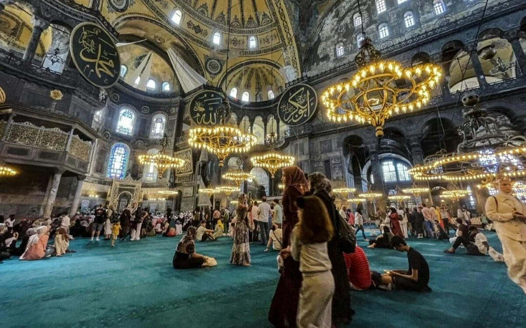 Istanbul Old City Tour with Bosphorus Sunset Cruise and Lunch Image 5
