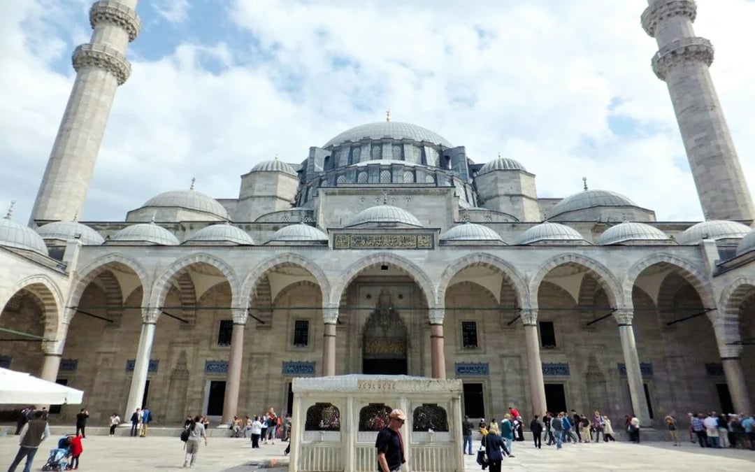 Istanbul Old City Tour with Bosphorus Sunset Cruise and Lunch Image 6
