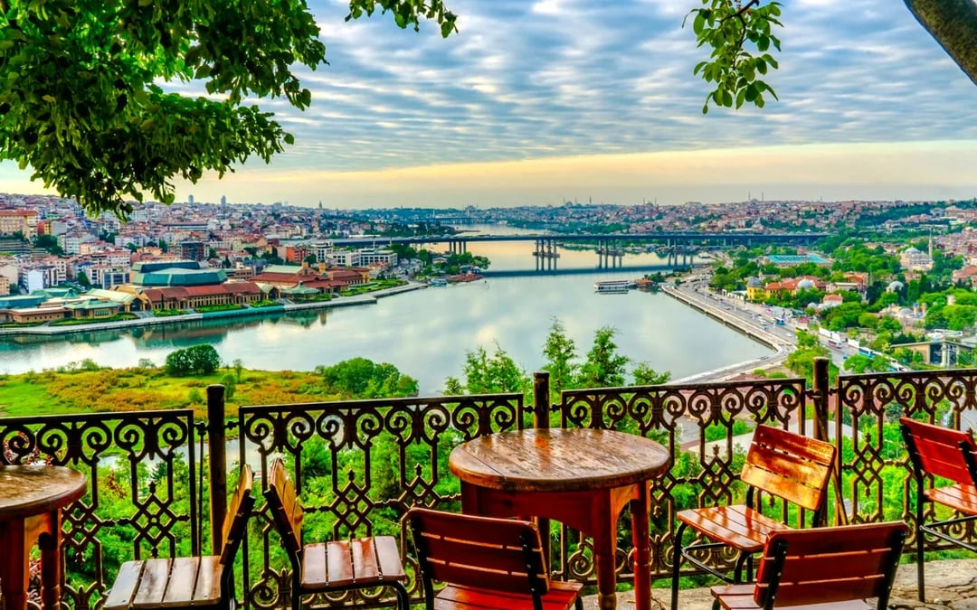 Istanbul Two Continents Guided Tour with Lunch, Bosphorus Cruise and Hotel Transfers Image 2