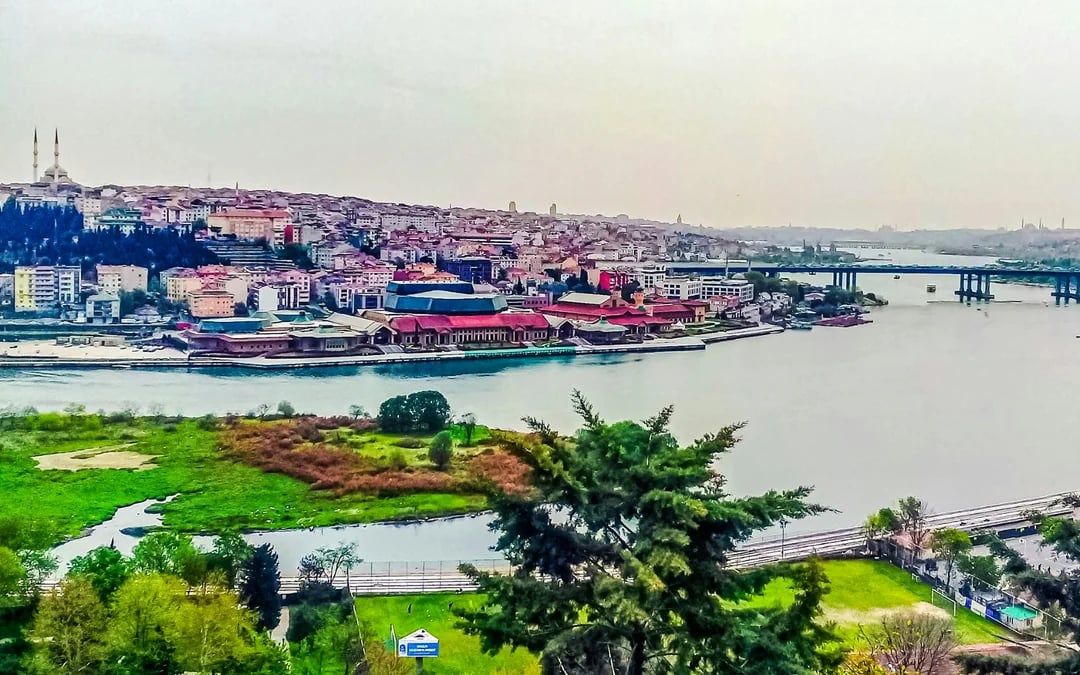 Istanbul Two Continents Guided Tour with Lunch, Bosphorus Cruise and Hotel Transfers Image 4