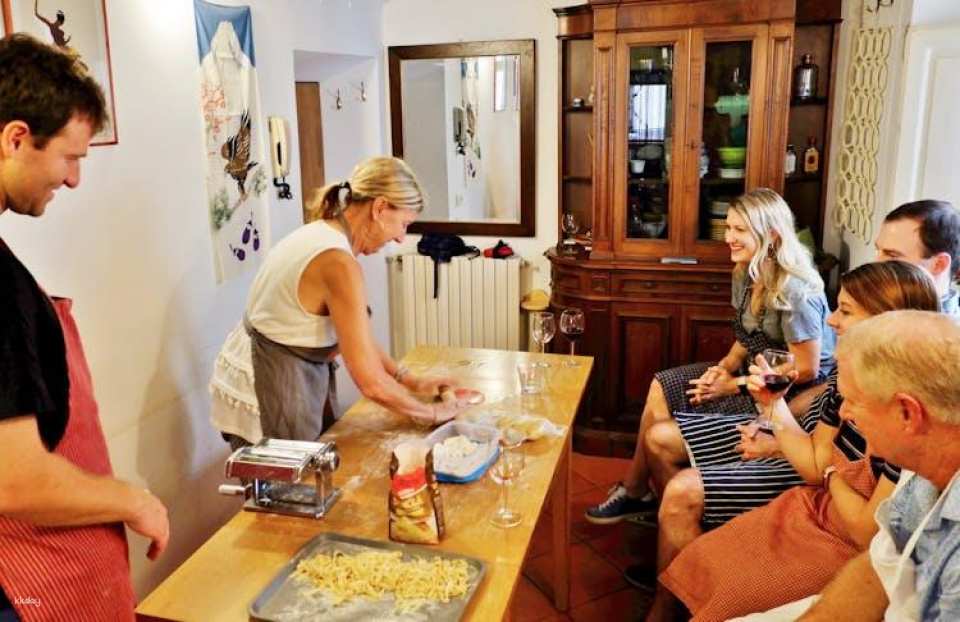 Italian Cooking Class and Dinner at a Chef's House