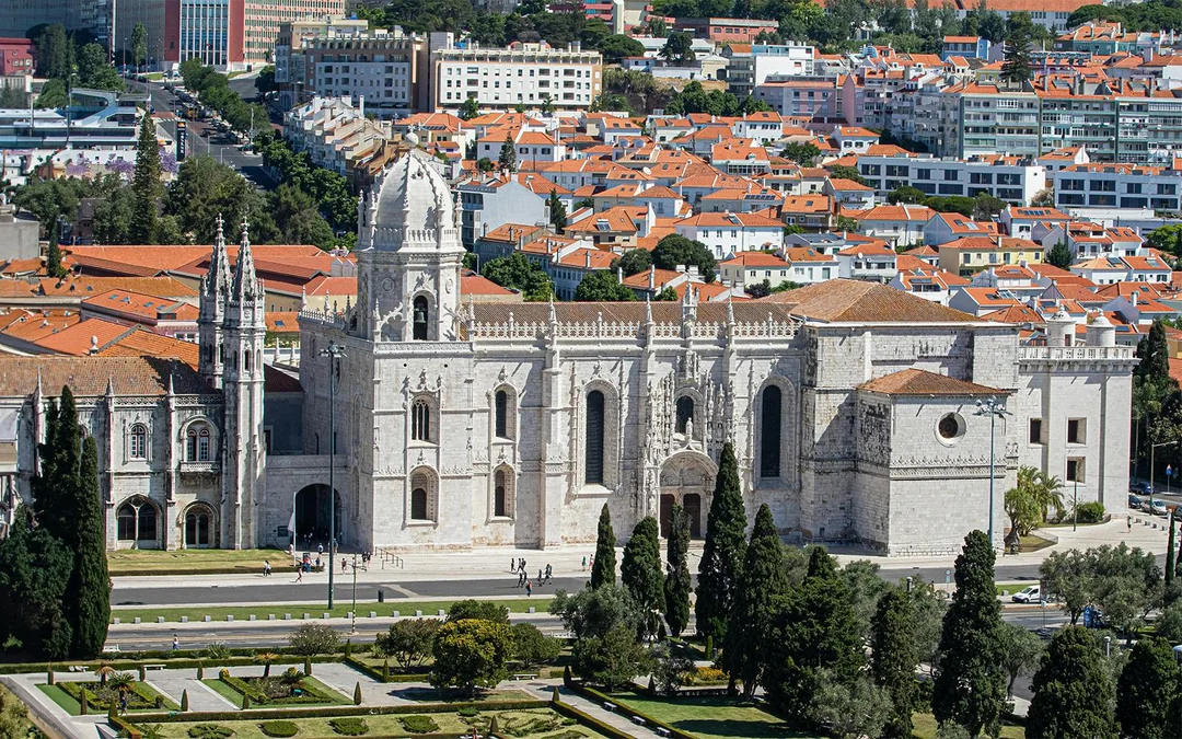 Jerónimos Monastery Skip-the-Line Guided Tour Image 11