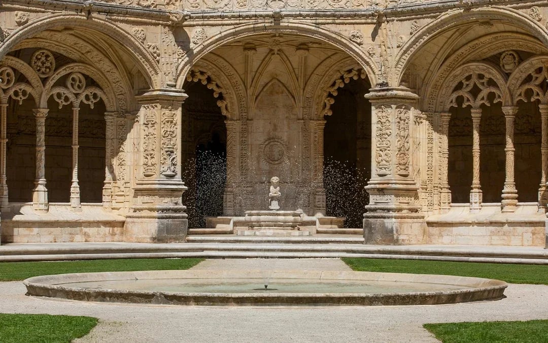 Jerónimos Monastery Skip-the-Line Guided Tour Image 5