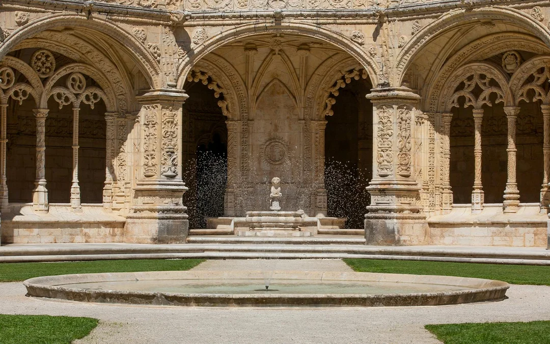 Jerónimos Monastery Skip-the-Line Guided Tour Image 5