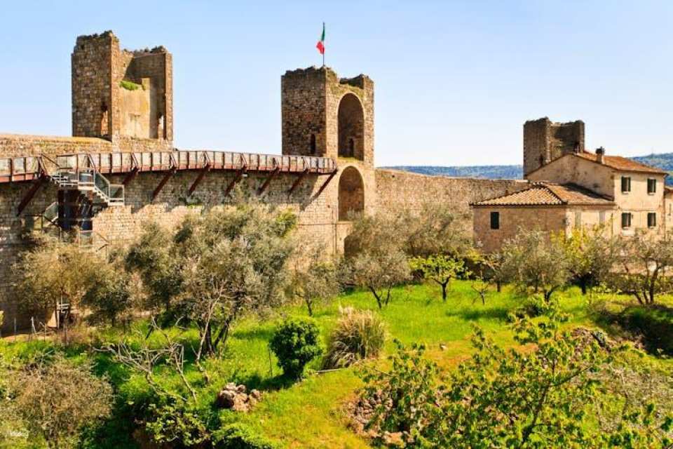 Jewels of Tuscany tour with lunch and wine tasting