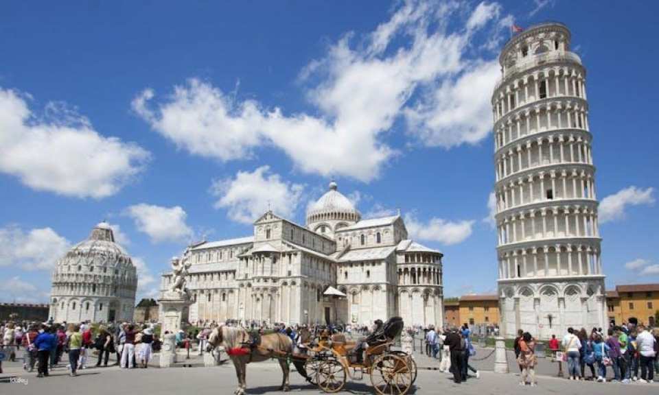 Jewels of Tuscany tour with lunch and wine tasting