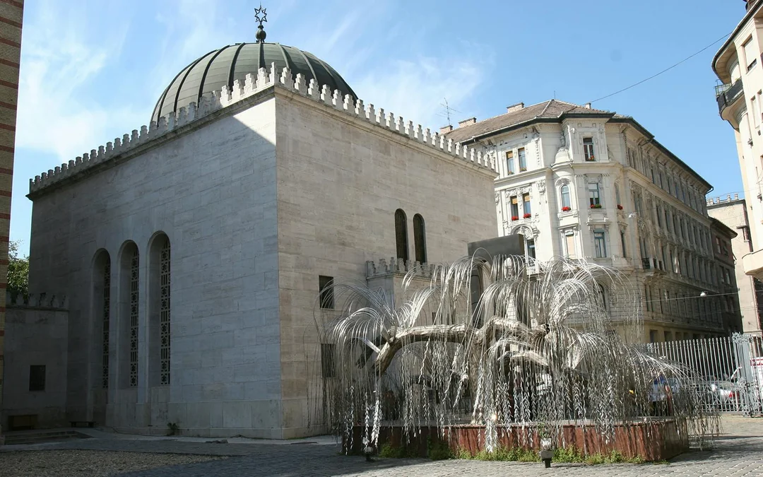 Jewish Heritage Tour with Admission to Dohany Street Synagogue Image 12
