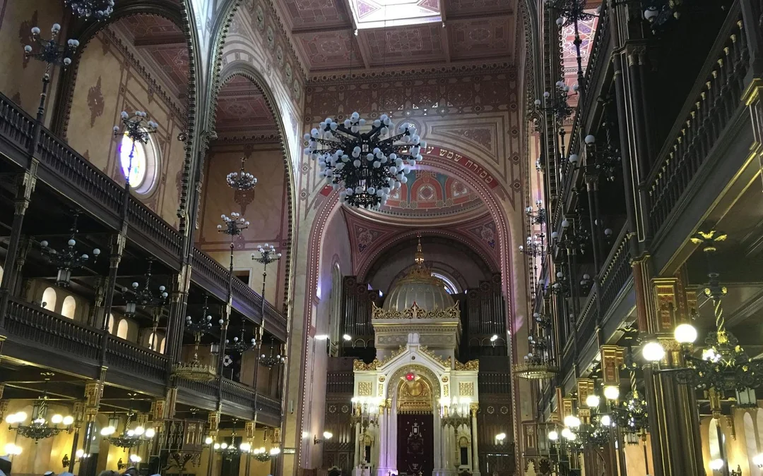 Jewish Heritage Tour with Admission to Dohany Street Synagogue Image 3