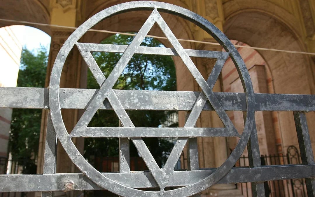 Jewish Heritage Tour with Admission to Dohany Street Synagogue Image 10