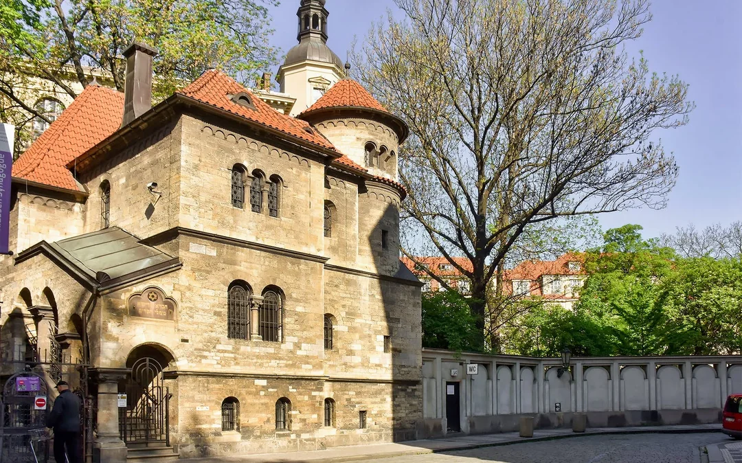 Jewish Quarter Escorted Skip-the-Line Tickets & Optional Audio Guide Image 2