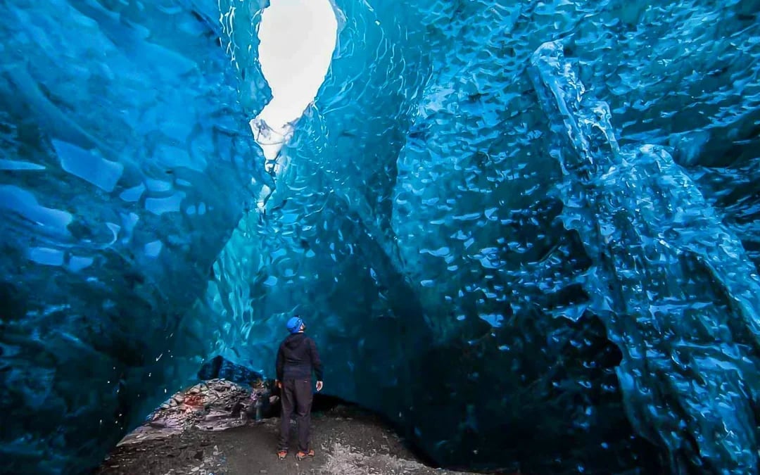 Jokulsarlon Crystal Ice Cave Tour Image 7