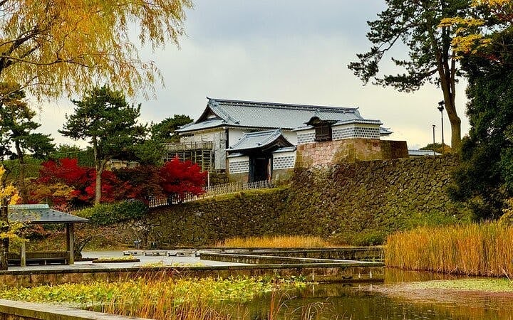 Kanazawa Private Guided Tour of Castle, Kenrokuen Garden, and Geisha District Image 3
