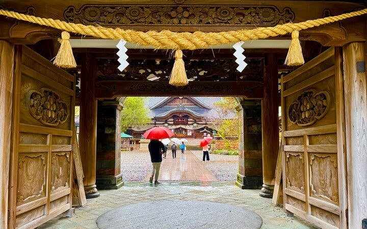 Kanazawa Private Guided Tour of Castle, Kenrokuen Garden, and Geisha District Image 5