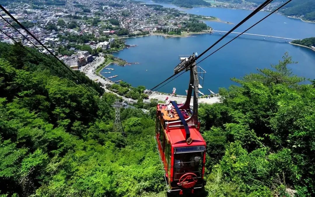 Kawaguchiko sight-boat “Appare” + Mt. Fuji Panorama Ropeway + 2-day bus pass Image 2