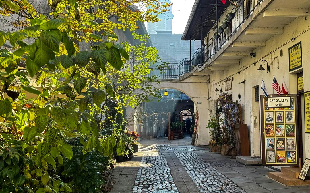 Kazimierz & Krakow Ghetto Guided Tour: Schindler's Story Image 1