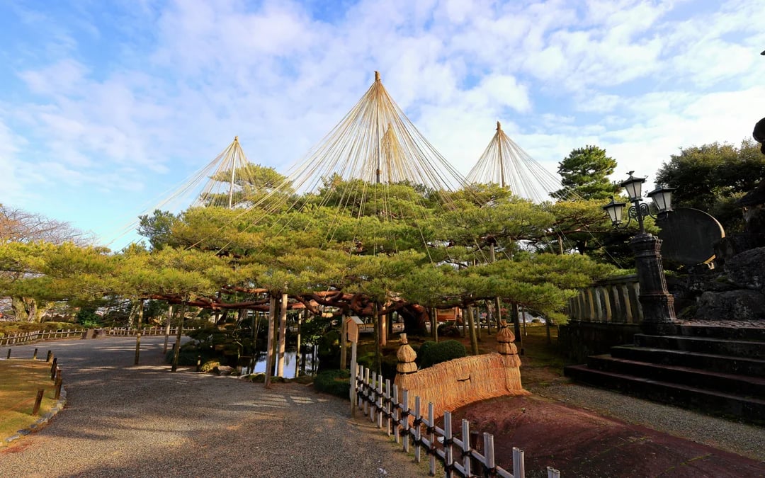 Kenrokuen Garden Entry Tickets Image 4