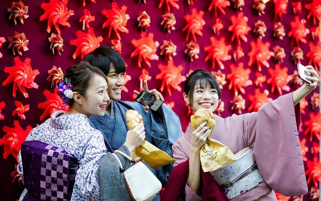 Kimono & Yukata Rental Near Kyoto Station with Optional Hair Styling  Image 8