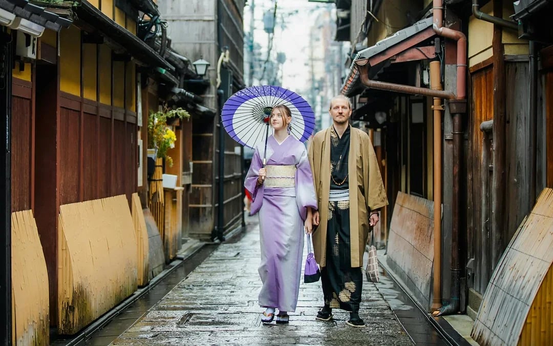 Kimono Photoshoot in a Traditional Kyoto Machiya House Image 6