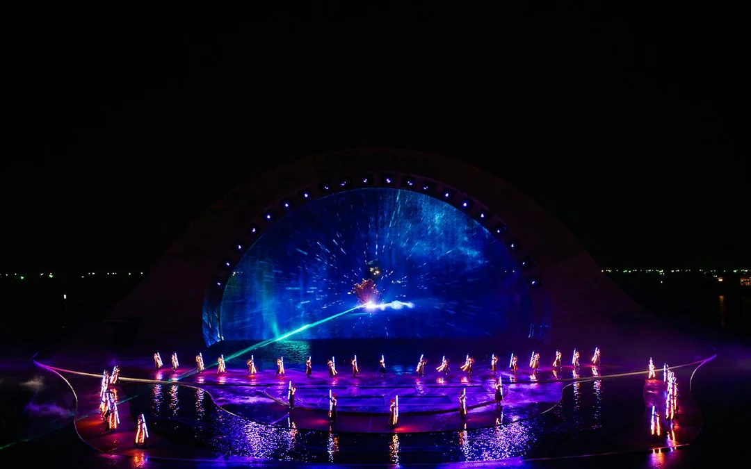 Kiss of the Sea Show With Lunch/Dinner Options Image 3