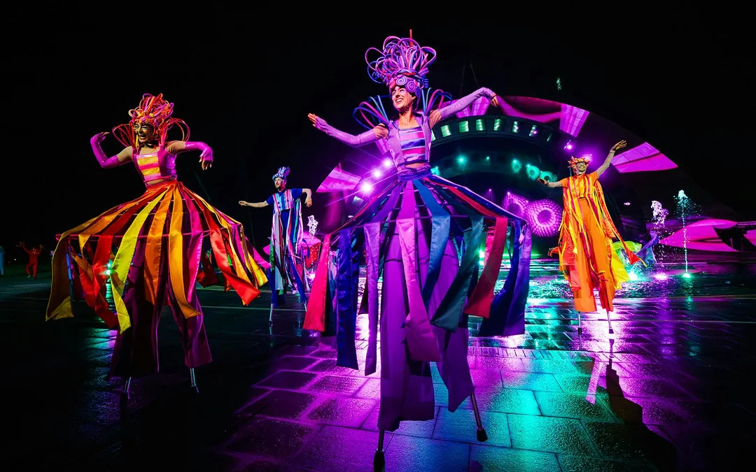 Kiss of the Sea Show With Lunch/Dinner Options Image 4