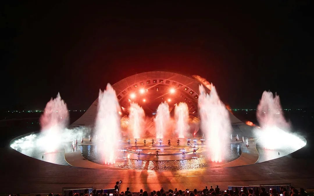 Kiss of the Sea Show With Lunch/Dinner Options Image 6