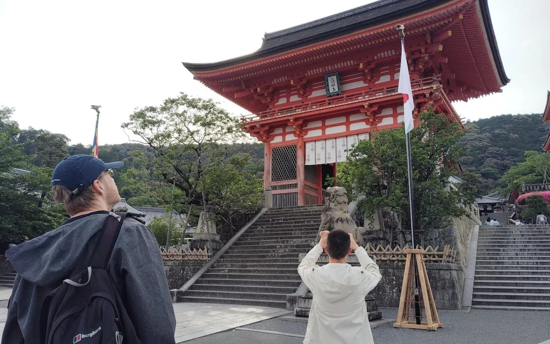 Kiyomizu-dera Guided Group Tour with Entry Fees in Kyoto Image 2