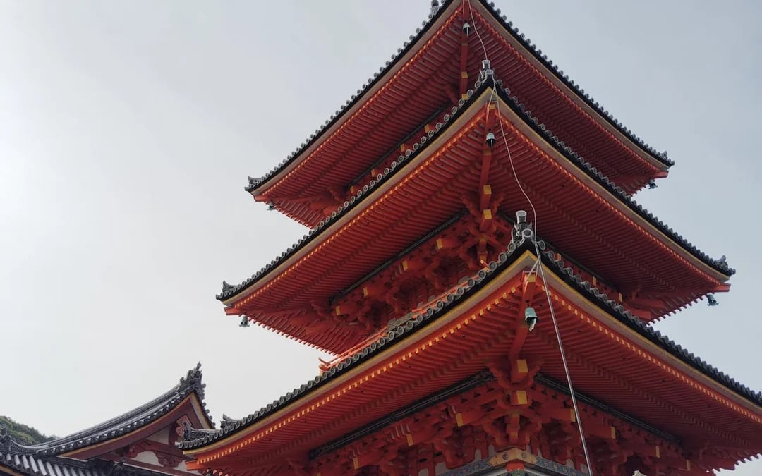 Kiyomizu-dera Guided Group Tour with Entry Fees in Kyoto Image 9