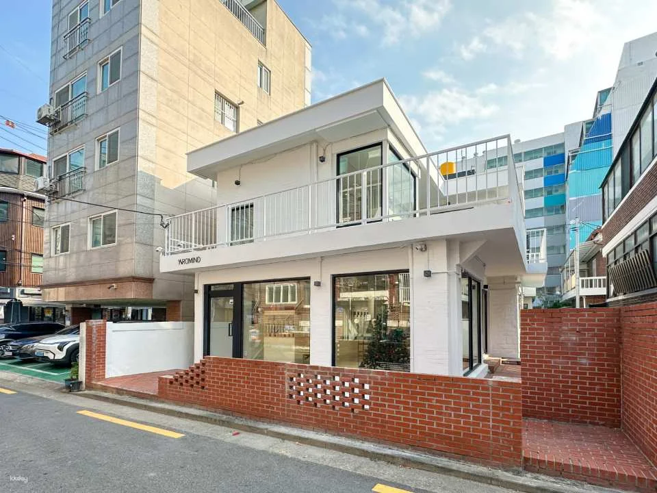 Create Your Own Natural Niche Perfume Class in Hongdae