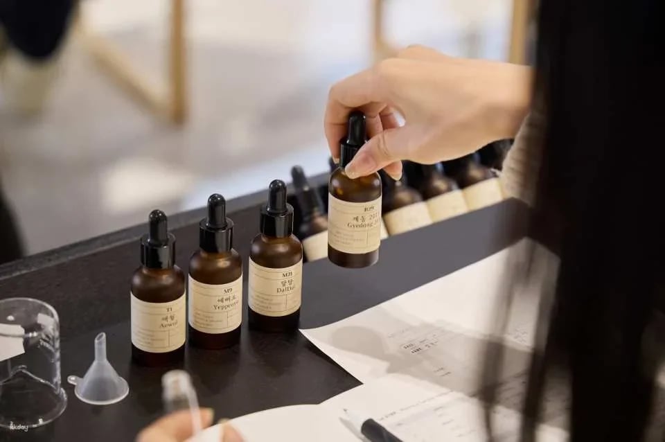Create Your Own Natural Niche Perfume Class in Hongdae