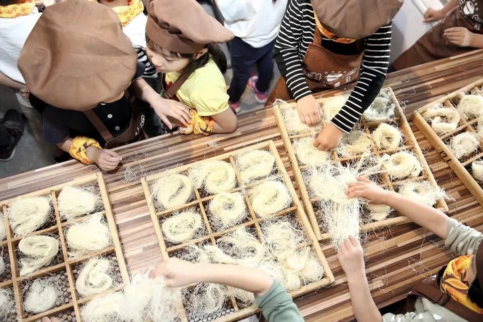 Old Pot Farm in Hsinchu, Taiwan – Rice Culture Family Workshop Hands-On Learning Experience