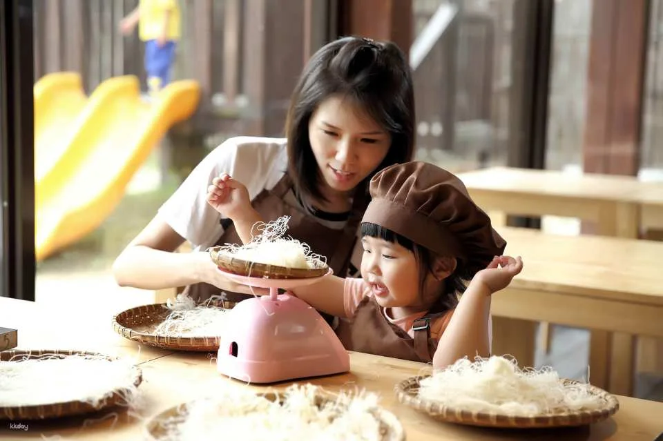 Old Pot Farm in Hsinchu, Taiwan – Rice Culture Family Workshop Hands-On Learning Experience