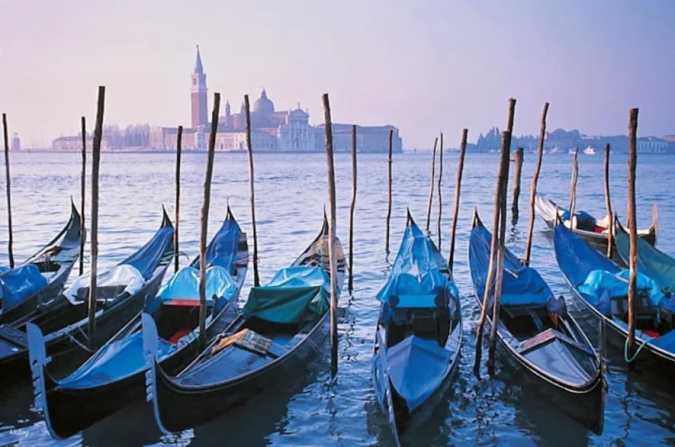 Traditional gondola ride on Venice’s Grand Canal