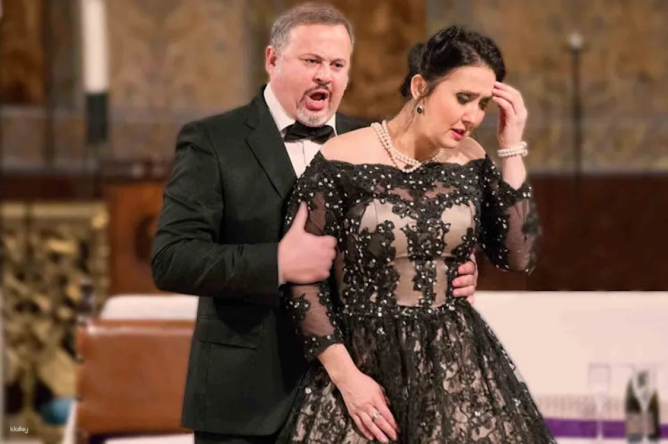 La Traviata: the Original Opera by Giuseppe Verdi