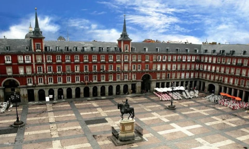 Madrid highlights tour with tickets to Santiago Bernabeu Stadium