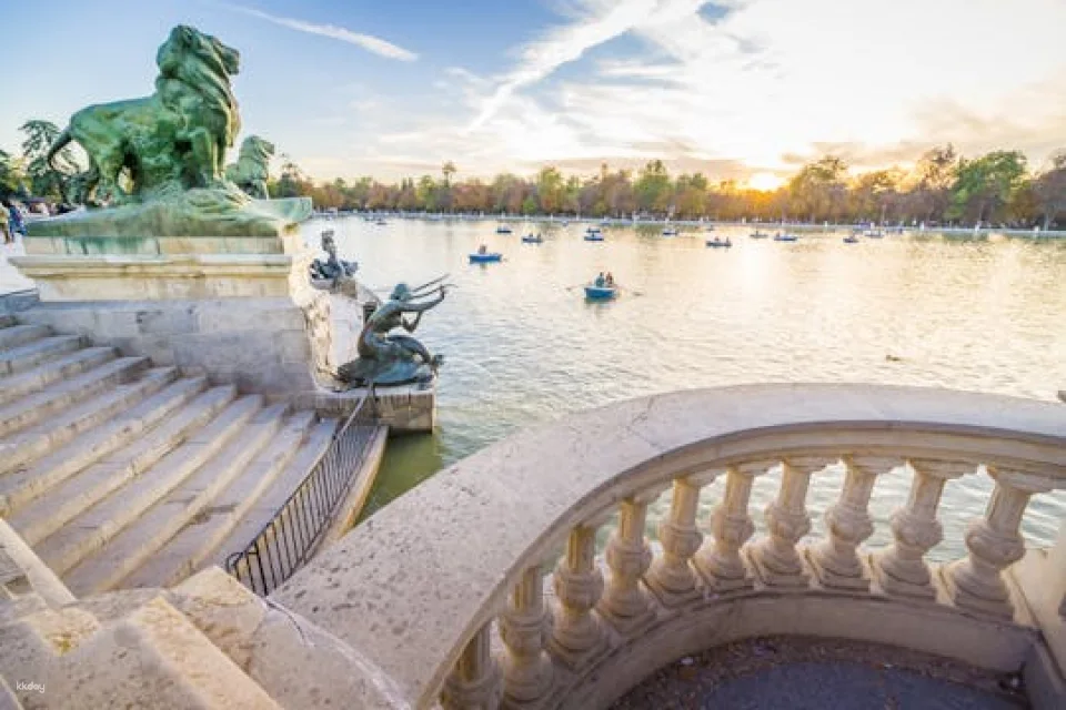 Retiro Park Tour with an Expert Guide