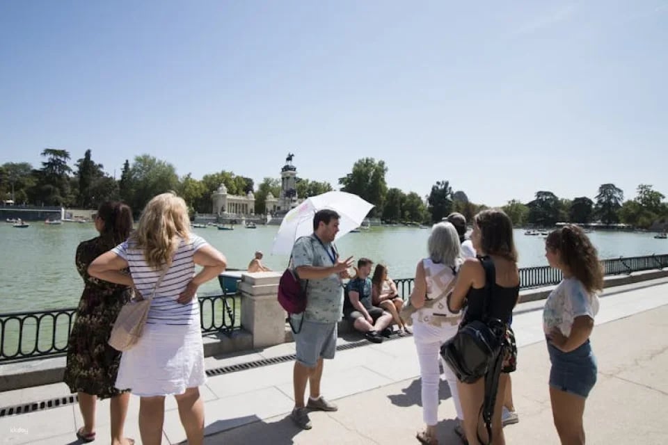 Retiro Park Tour with an Expert Guide