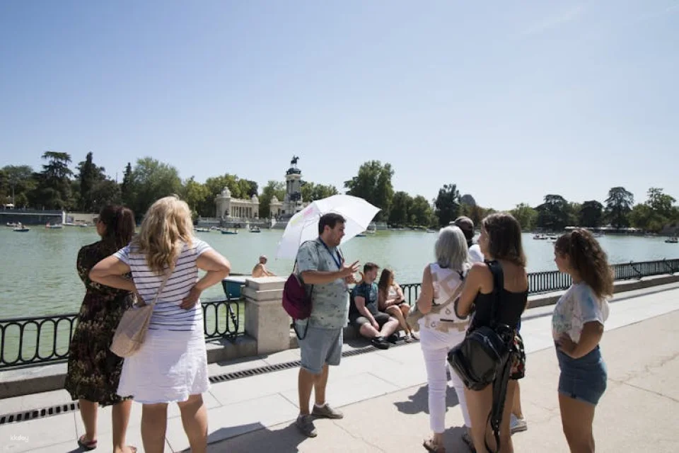 Retiro Park Tour with an Expert Guide